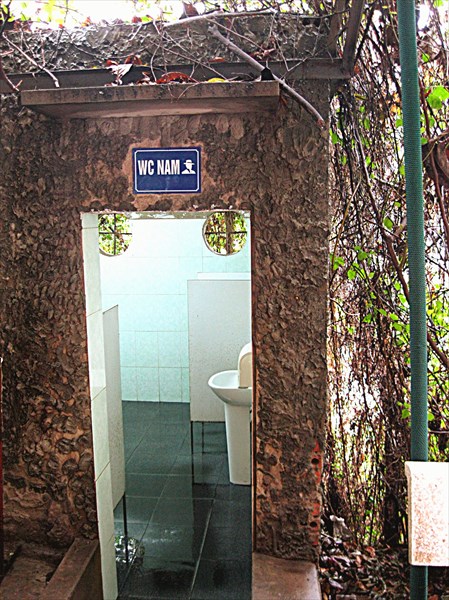 089-Туалет у пещеры